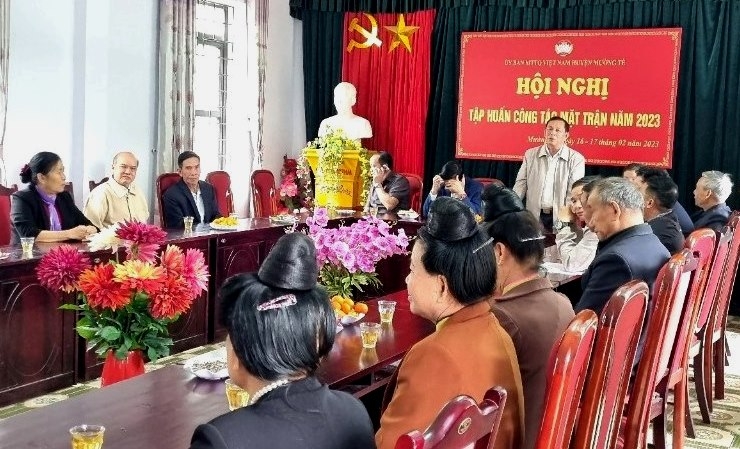 Đoàn đại biểu Hội NCT huyện Điện Biên Đông, tỉnh Điện Biên tọa đàm, trao đổi kinh nghiệm hoạt động với Hội NCT huyện Mường Tè, tỉnh Lai Châu