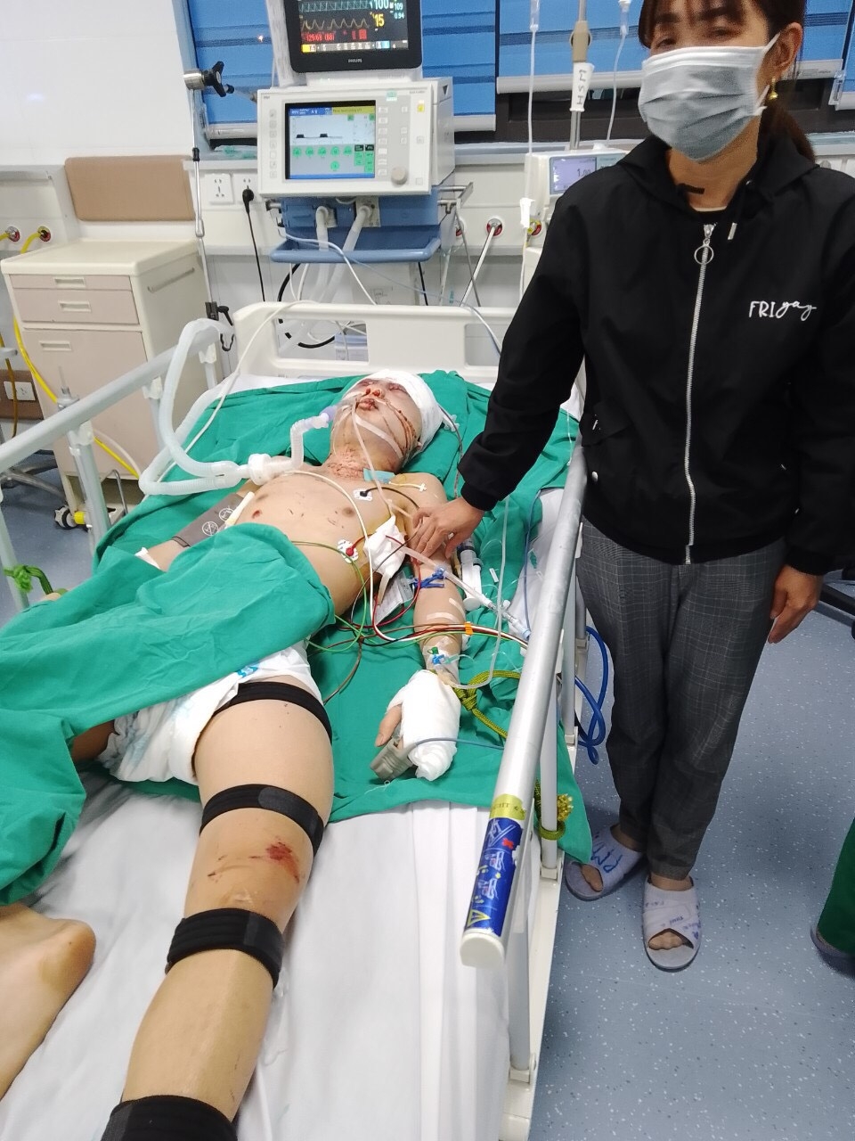 Cứu con em với các anh chị ơi!