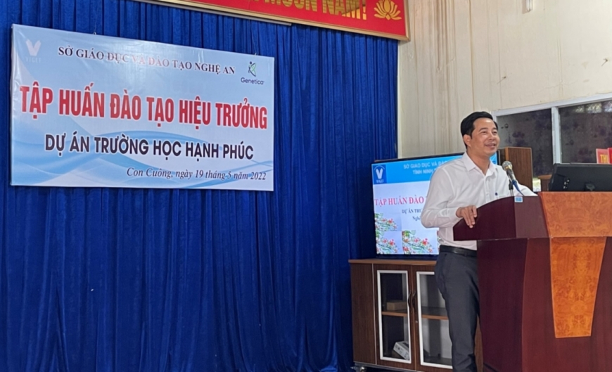 Thầy giáo Đặng Văn Hải - Chủ tịch CĐGD Nghệ An phát biểu tại lớp học 