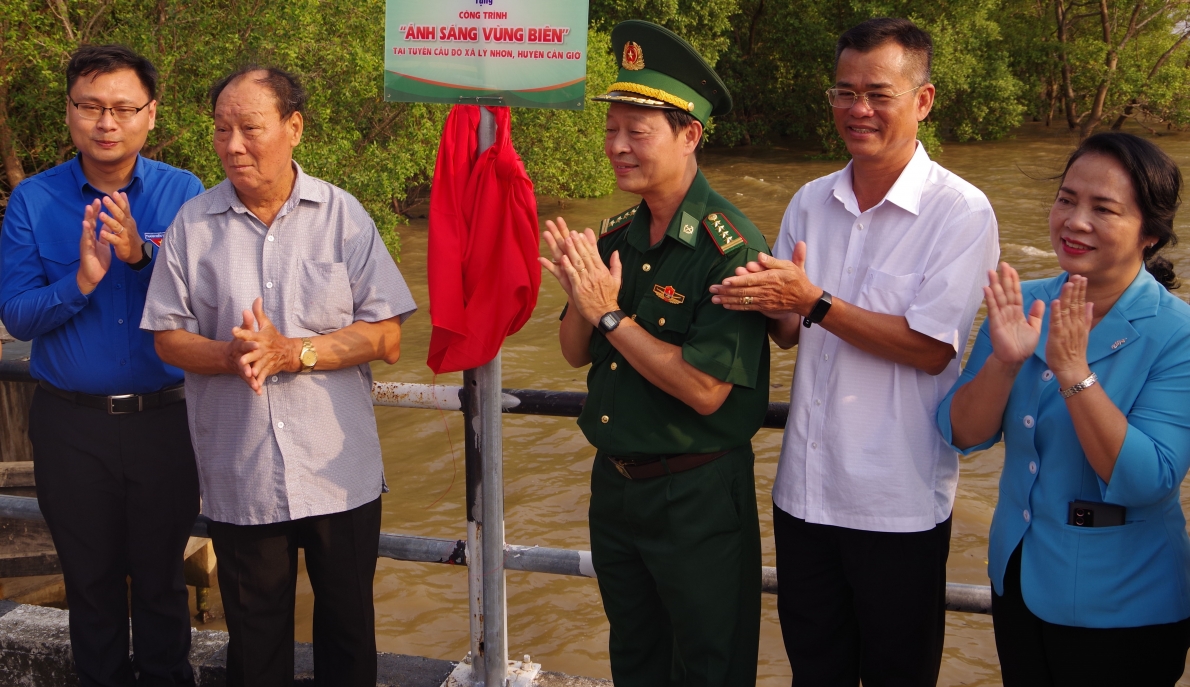 “Ngày Biên phòng toàn dân” là  ngày hội của Nhân dân