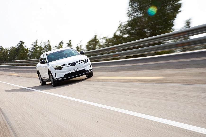 Các tính năng ADAS trên VF 8 hoạt động tốt trên nhiều điều kiện đường sá