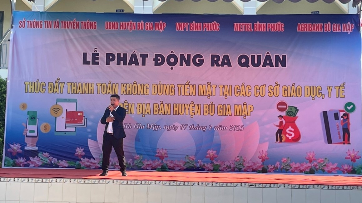 Thúc đẩy thanh toán không dùng tiền mặt các dịch vụ y tế, giáo dục