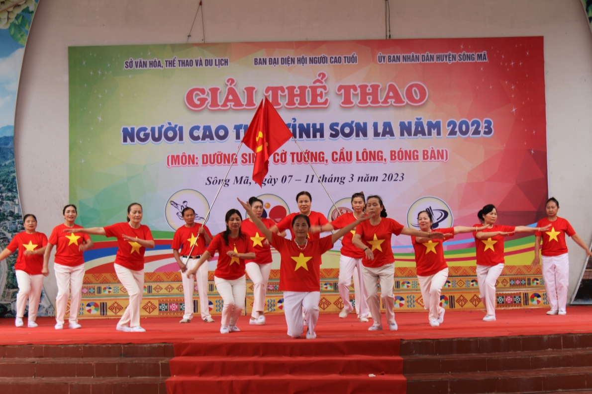 Bài dưỡng sinh của NCT huyện Sông Mã, tỉnh Sơn La chào mừng Hội thao