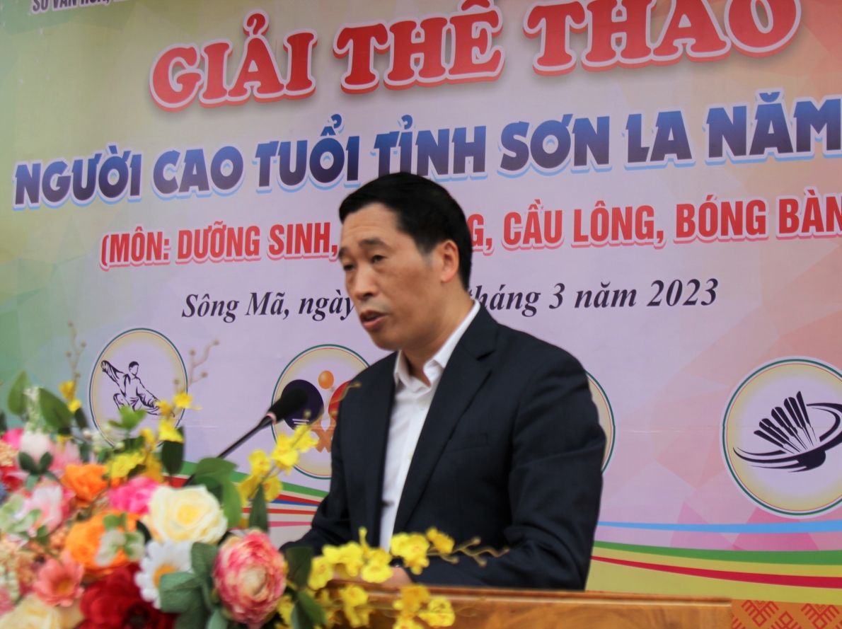 Ông Đỗ Thế Công khai mạc Hội thao