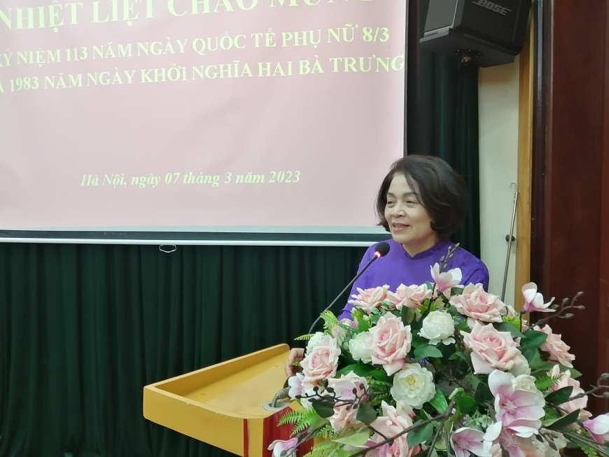 Chủ tịch Công đoàn Cơ quan Nguyễn Thị Tư đọc diễn văn Kỉ niệm