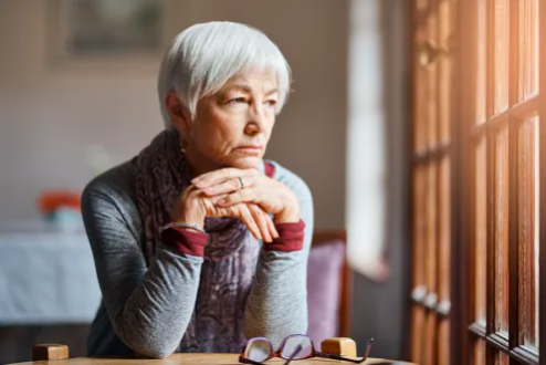 Người cao tuổi cần biết: Những dấu hiệu cảnh báo bệnh Alzheimer