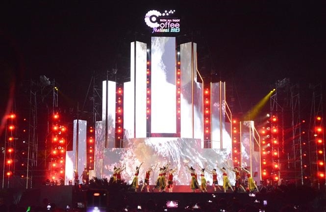 'Thế giới cà phê - Bừng sáng Ban Mê' thể hiện khát khao điểm đến của cà phê thế giới.