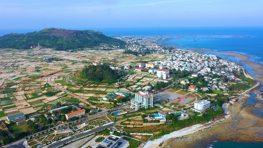 Cảnh quan trên đảo để sớm đạt chuẩn đô thị loại IV.