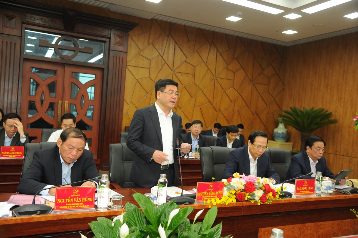 Thủ tướng Phạm Minh Chính làm việc với Ban Thường vụ Tỉnh ủy Hải Dương