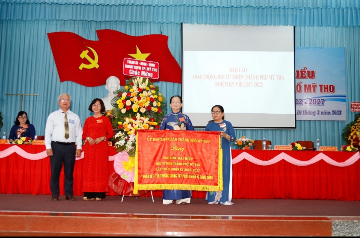 Hơn 35 tỷ đồng trao yêu thương, chung tay vì người nghèo