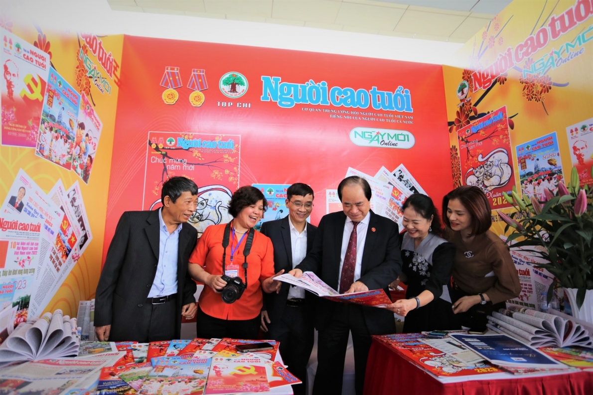 Phó Chủ tịch Trương Xuân Cừ thay mặt lãnh đạo Hội NCT Việt Nam dự Lễ khai mạc Hội báo và thăm gian trưng bày của Tạp chí Người cao tuổi