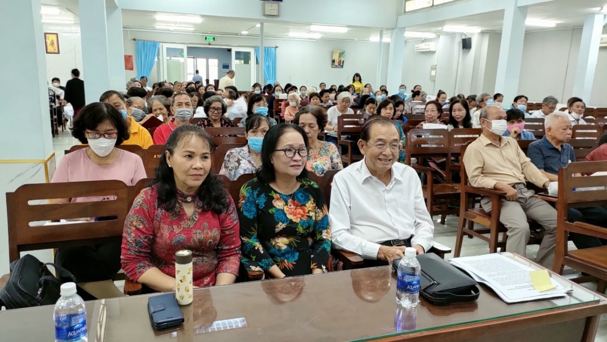 Cần chủ động trao thẻ hội viên cho NCT