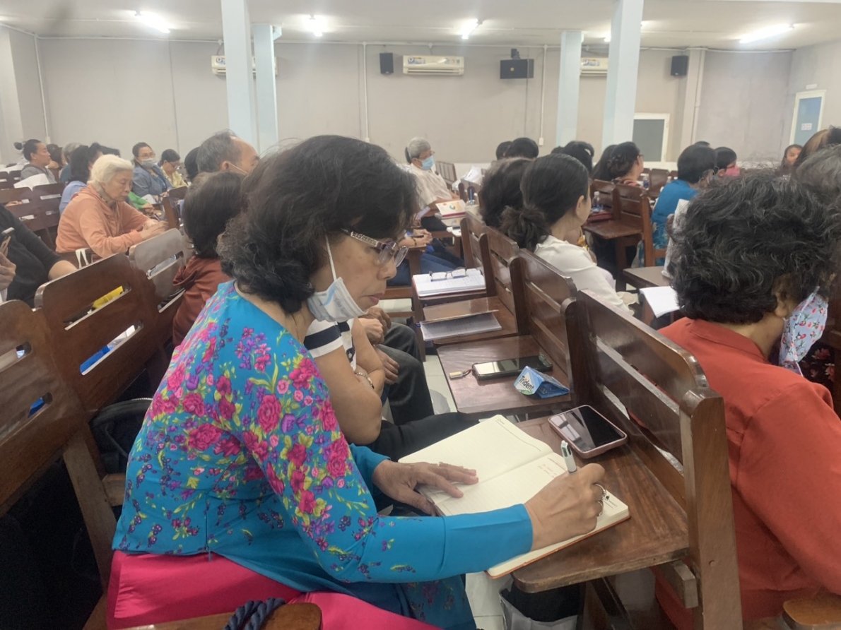 Cần chủ động trao thẻ hội viên cho NCT