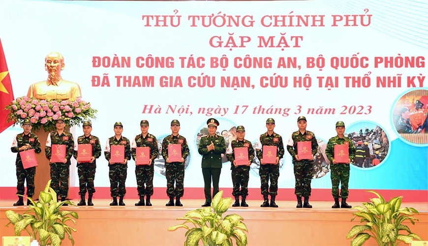 Thủ tướng Phạm Minh Chính gặp mặt Đoàn công tác tham gia hỗ trợ nhân đạo và cứu trợ thảm họa động đất tại Thổ Nhĩ Kỳ của Bộ Quốc phòng, Bộ Công an