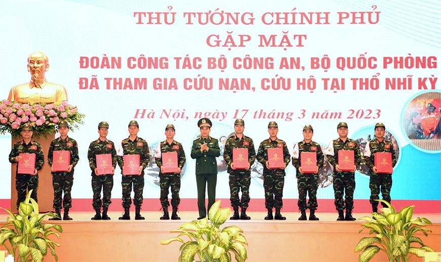 Thủ tướng Phạm Minh Chính gặp mặt Đoàn công tác tham gia hỗ trợ nhân đạo và cứu trợ thảm họa động đất tại Thổ Nhĩ Kỳ của Bộ Quốc phòng, Bộ Công an