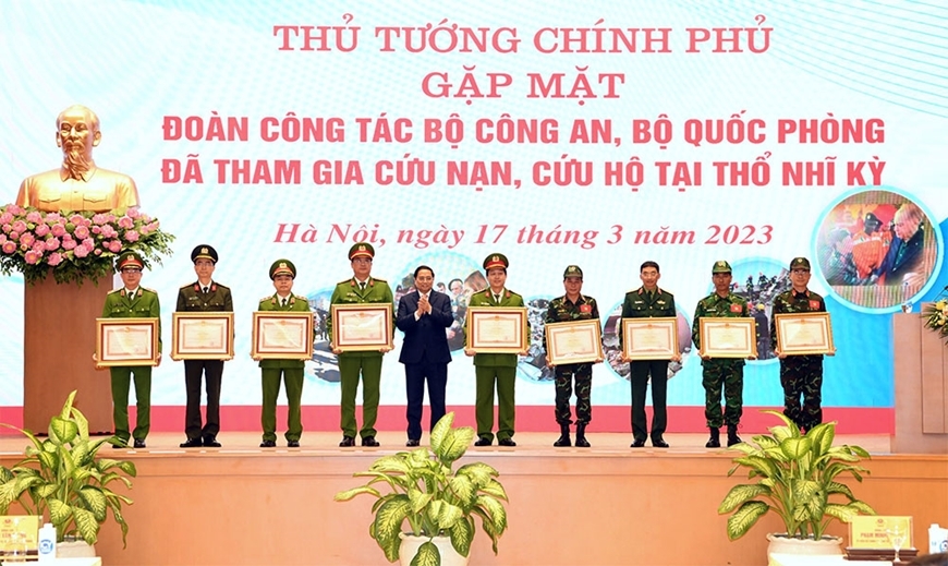 Thủ tướng Phạm Minh Chính gặp mặt Đoàn công tác tham gia hỗ trợ nhân đạo và cứu trợ thảm họa động đất tại Thổ Nhĩ Kỳ của Bộ Quốc phòng, Bộ Công an