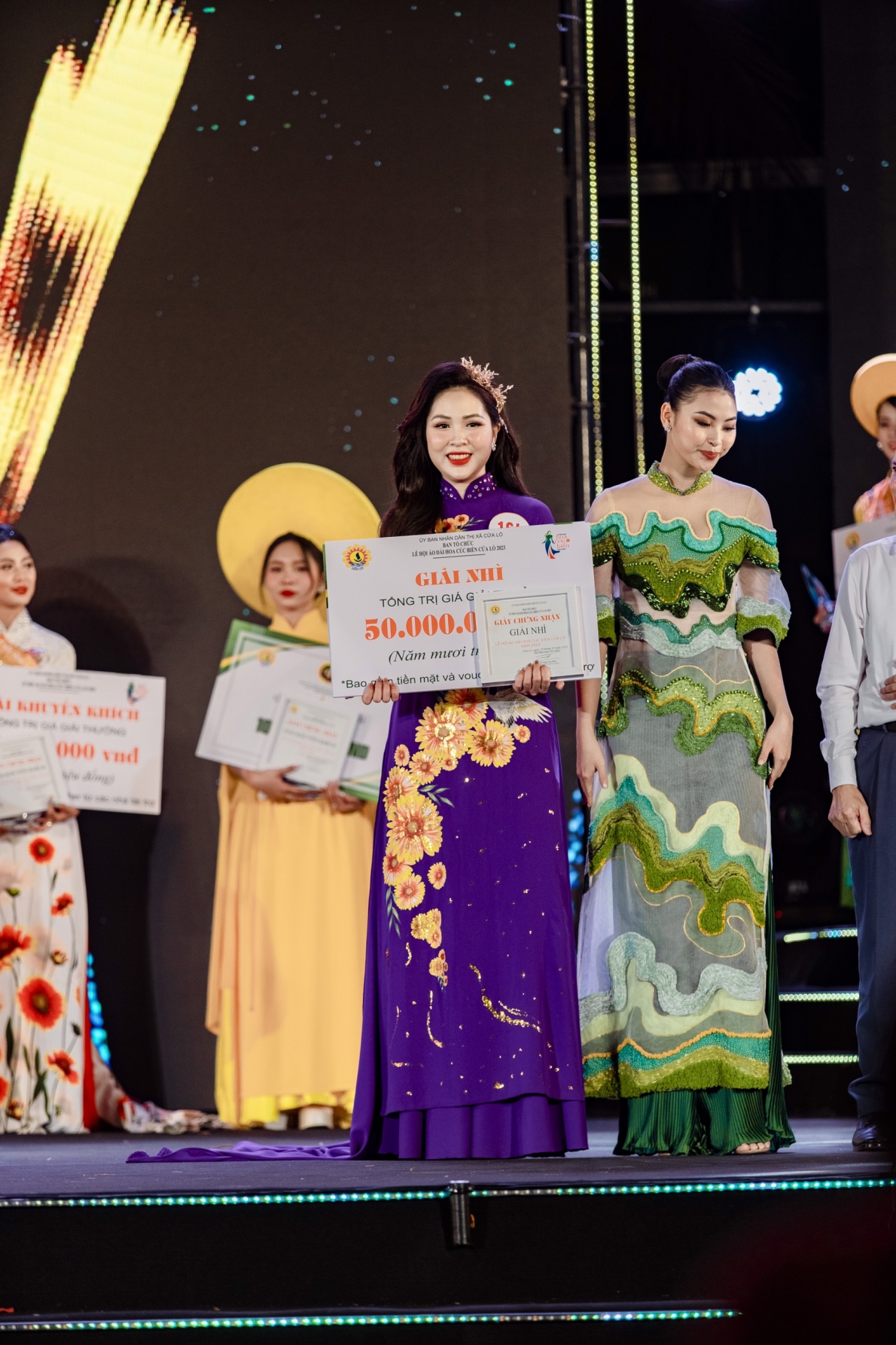 Lễ hội áo dài hoa cúc biển thị xã Cửa Lò 2023 thành công tốt đẹp