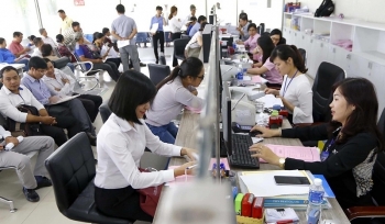 Cán bộ, công chức vi phạm quy định về đạo đức công vụ có thể bị kỷ luật hoặc truy cứu trách nhiệm hình sự
