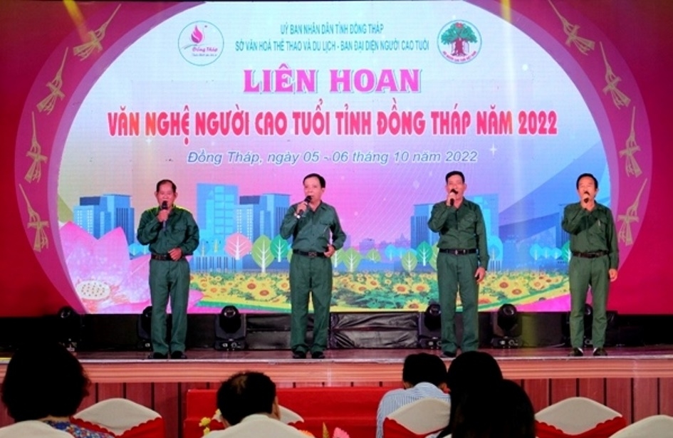 Tiết mục văn nghệ của NCT huyện Tam Nông, tỉnh Đồng Tháp