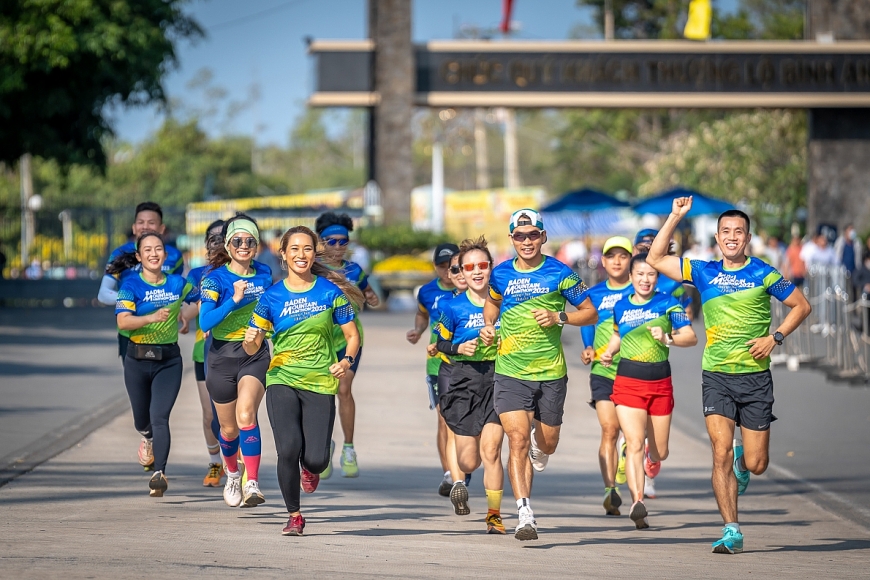 Các runner đã sẵn sàng chuẩn bị cho giải chạy Baden Mountain Marathon 2023 vào ngày 22-23/4