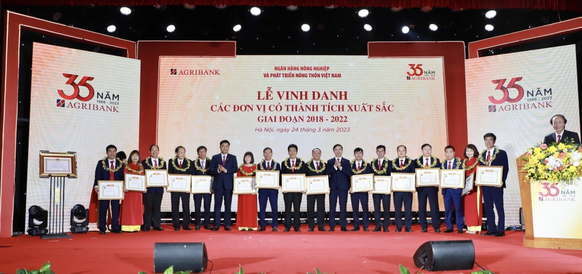 Agribank đón nhận Huân chương Lao động hạng Nhất và chào mừng kỷ niệm 35 năm ngày thành lập