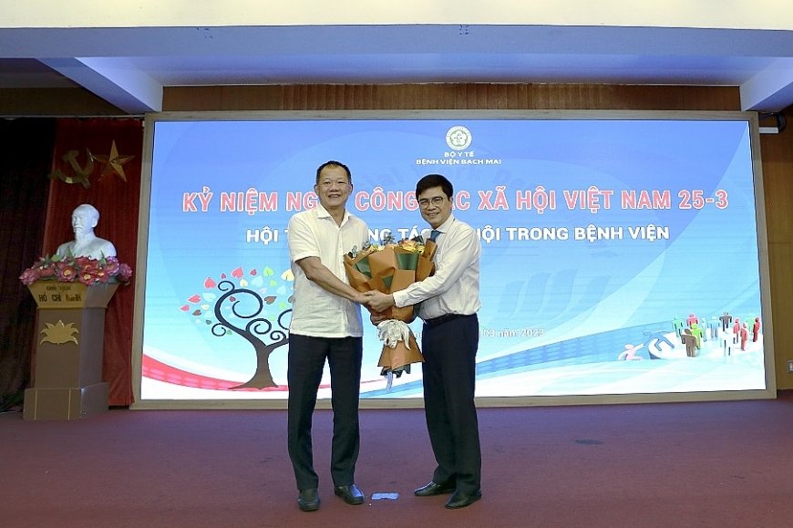 Công tác xã hội trong Bệnh viện: Cánh tay nối dài hỗ trợ người bệnh và cộng đồng Công tác xã hội trong Bệnh viện: Cánh tay nối dài hỗ trợ người bệnh và cộng đồng