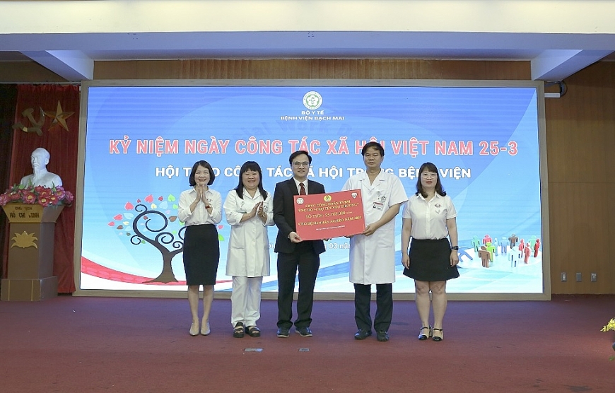 Công tác xã hội trong Bệnh viện: Cánh tay nối dài hỗ trợ người bệnh và cộng đồng Công tác xã hội trong Bệnh viện: Cánh tay nối dài hỗ trợ người bệnh và cộng đồng