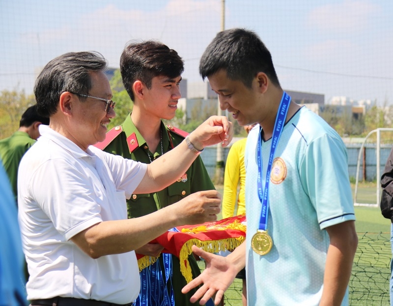 Giải bóng đá Chào mừng 92 năm Ngày thành lập Đoàn