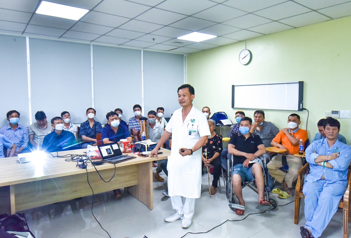 Bệnh viện Quân y 175 phẫu thuật khớp háng miễn phí cho bệnh nhân có hoàn cảnh khó khăn