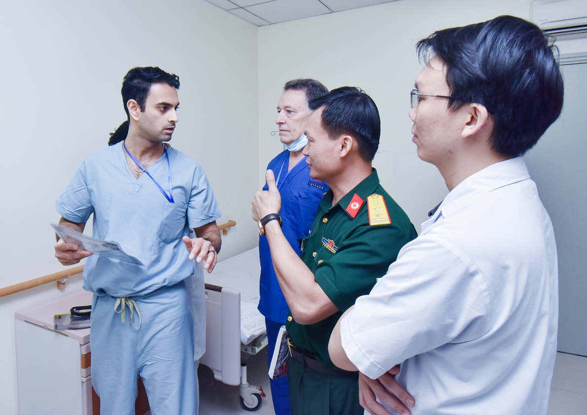 Bệnh viện Quân y 175 phẫu thuật khớp háng miễn phí cho bệnh nhân có hoàn cảnh khó khăn