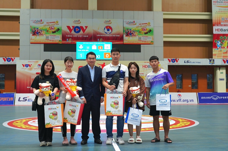 HDBank mang đến nhiều chương trình giải trí, quà tặng đặc biệt cho cổ động viên và cầu thủ trong suốt thời gian diễn ra giải