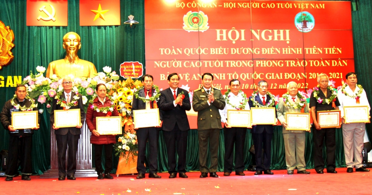 Chủ tịch Hội NCT Tráng A Thông và phong trào Toàn dân bảo vệ an ninh Tổ quốc