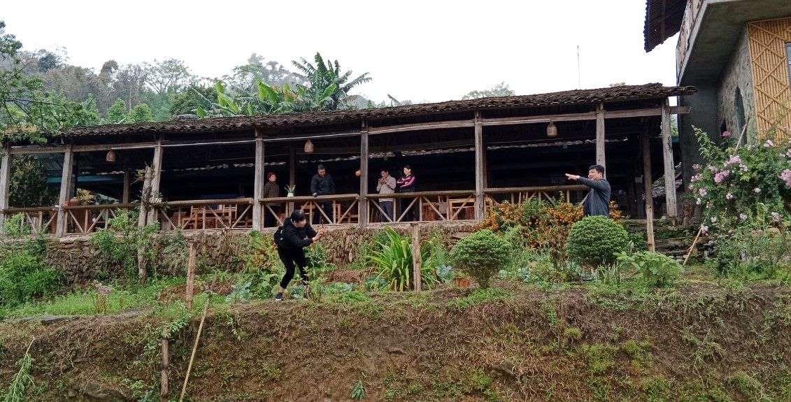 Người cao tuổi xã Hồng Thái nêu gướng sáng động viên con cháu thoát nghèo