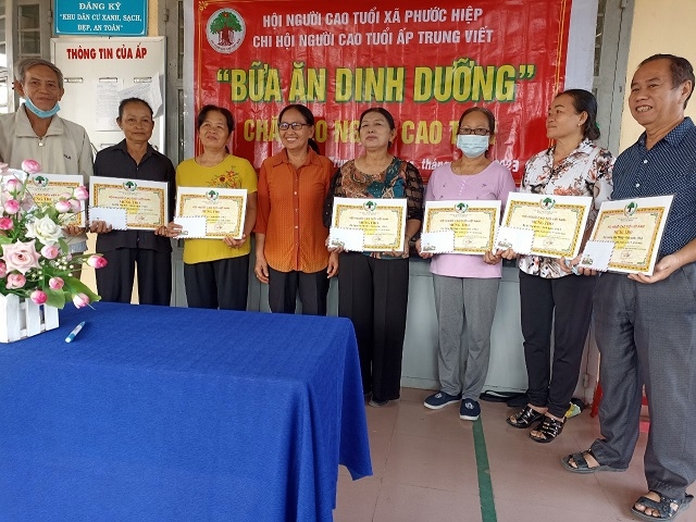Đẩy mạnh công tác chăm sóc và phát huy vai trò NCT