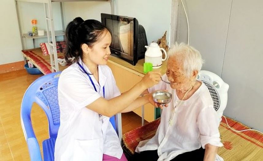 Chăm sóc NCT tại Trung tâm Công tác xã hội tỉnh Lào Cai