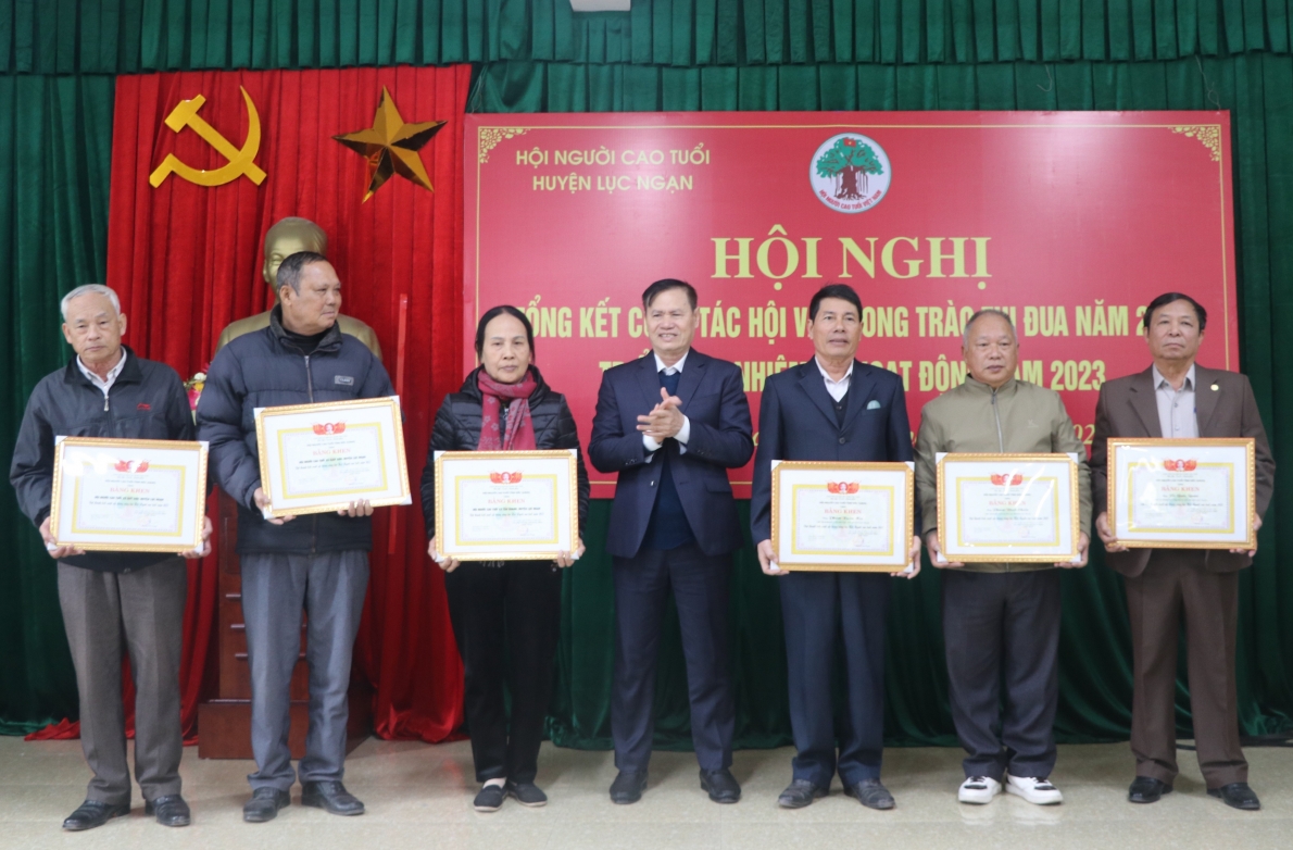Nhiều tập thể, cá nhân NCT xuất sắc tỉnh Bắc Giang được khen thưởng