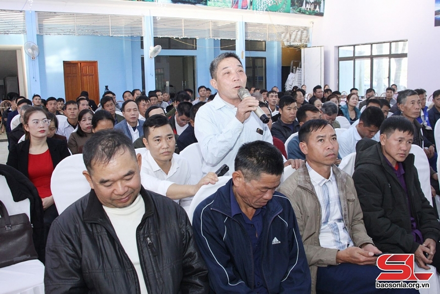 Người có uy tín nêu ý kiến tại hội nghị đối thoại trực tiếp với lãnh đạo huyện Bắc Yên.