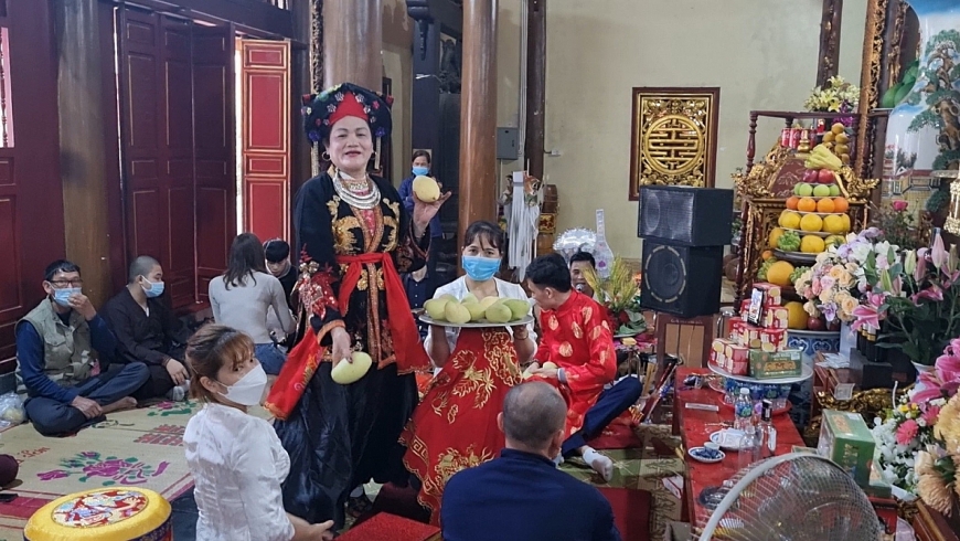 Độc đáo lối hát chầu văn trong Thực hành tín ngưỡng thờ Mẫu Tam phủ của người Việt