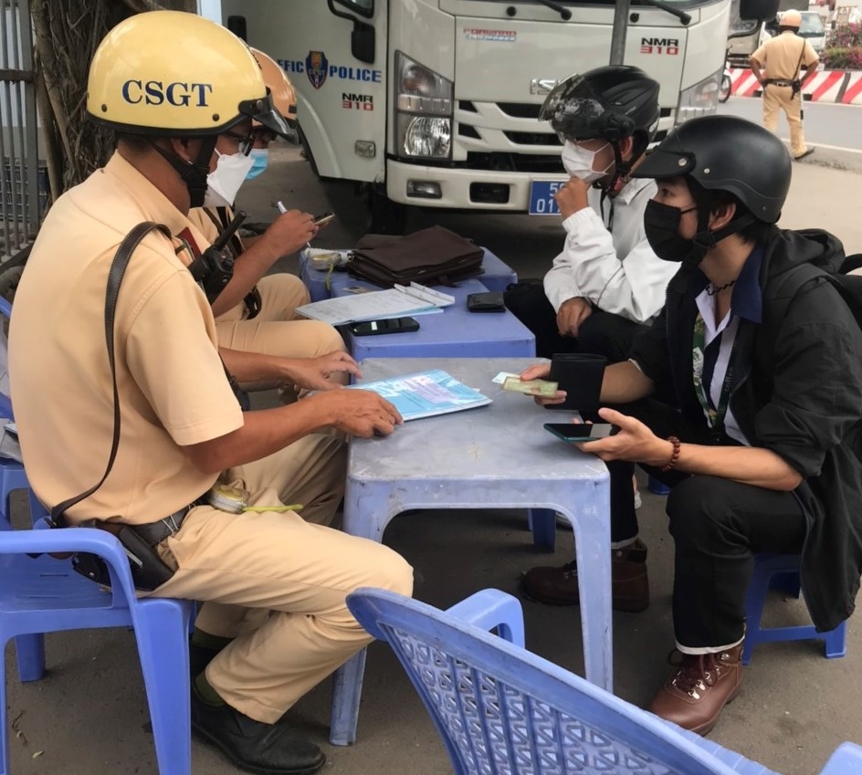 Cương quyết xử lí nghiêm các vi phạm an toàn giao thông