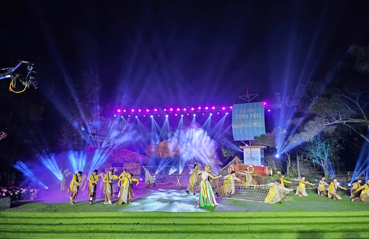 “Lễ hội tình yêu hòn Trống Mái