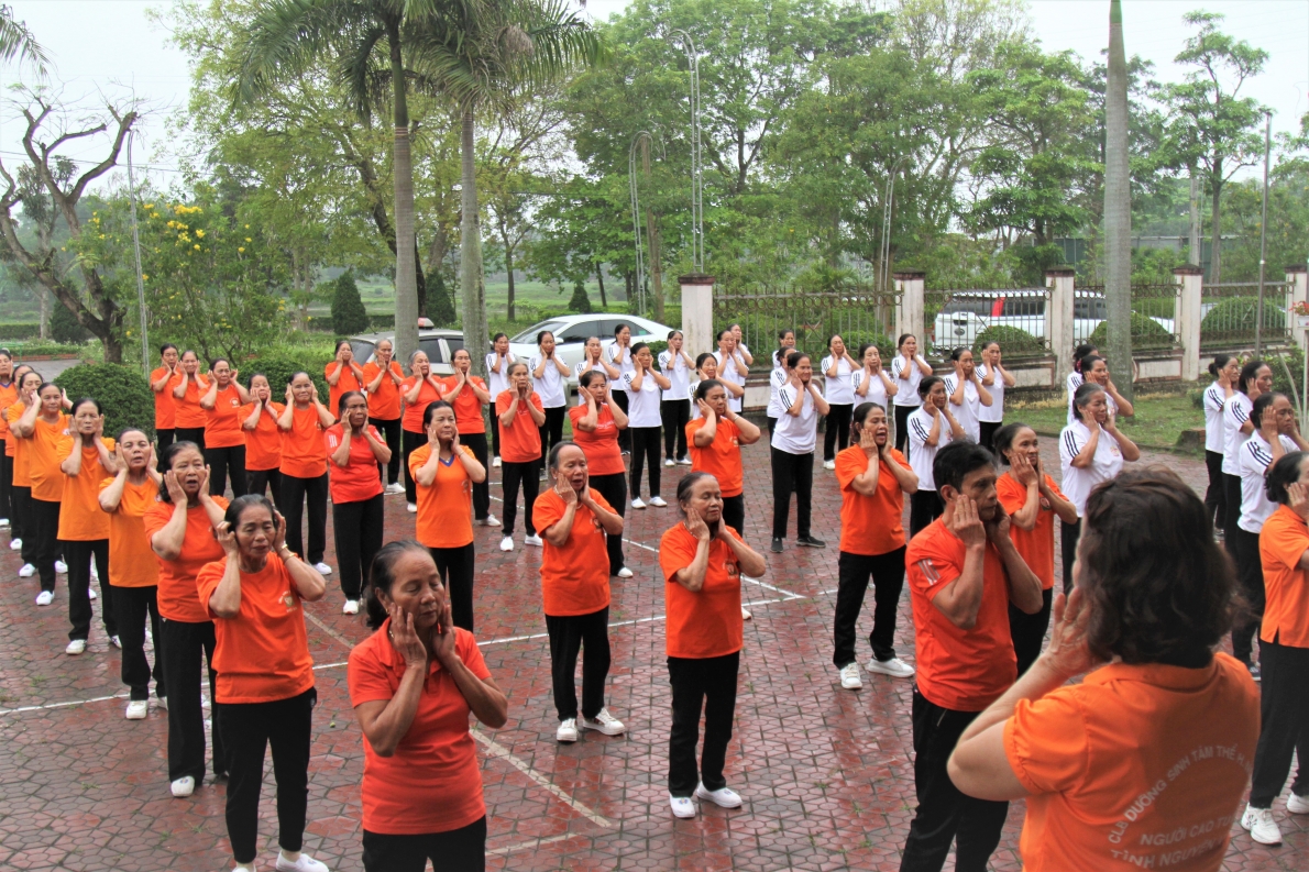 Bài đồng diễn chào mừng buổi lễ của NCT huyện Nghi Xuân, tỉnh Hà Tĩnh