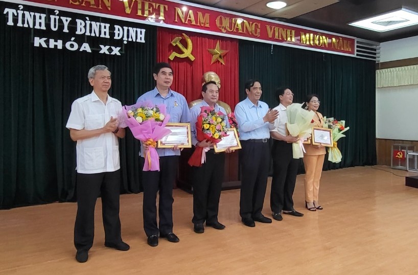 Đoàn công tác của Trung ương hội người cao tuổi Việt Nam làm việc với thường trực tỉnh ủy Bình Định về công tác Người cao tuổi.