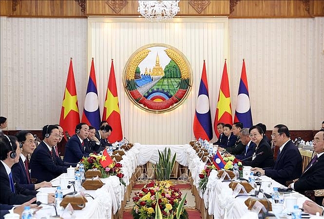 Chủ tịch nước Võ Văn Thưởng hội kiến Thủ tướng Lào Sonexay Siphandone. Ảnh: Thống Nhất/TTXVN