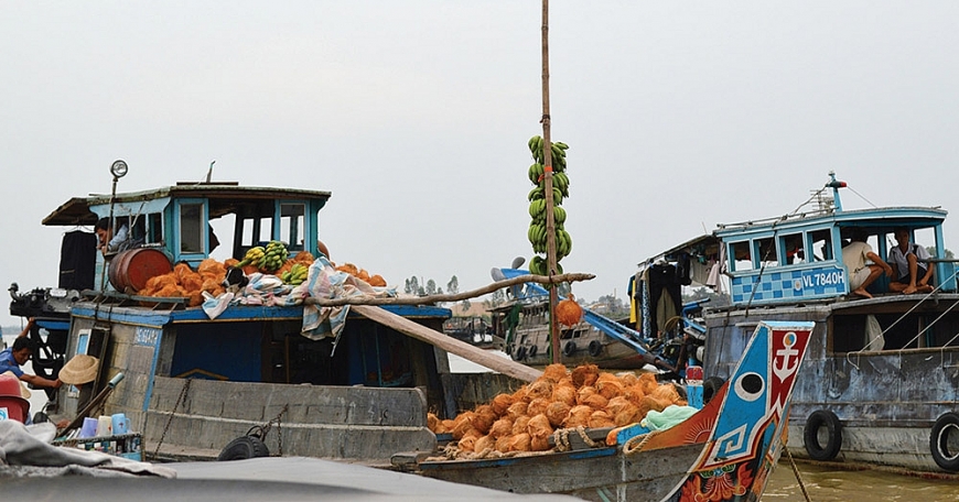 Bẹo hàng là văn hóa đặc trưng của chợ nổi.