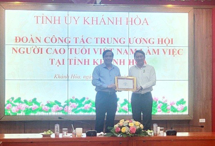 Người cao tuổi có nhiều đóng góp cho sự phát triển chung của Khánh Hòa.