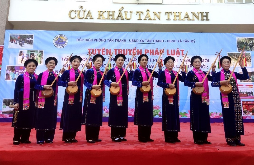 Tiết mục văn nghệ của NCT huyện Văn Lãng, tỉnh Lạng Sơn