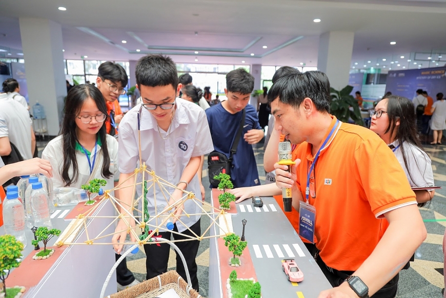 Học sinh có cơ hội tham gia hàng loạt trải nghiệm thú vị tại ngày hội