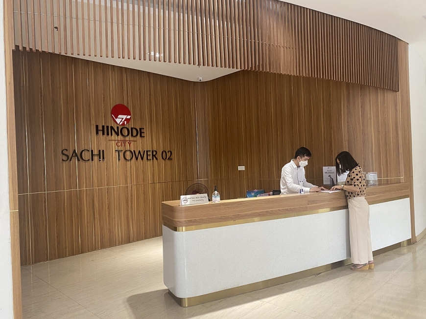 Khách vãng lai khi đến Hinode City đều phải đăng ký thông tin tại quầy lễ tân. Ảnh TL