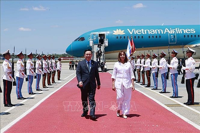 Lễ đón Chủ tịch Quốc hội Vương Đình Huệ tại Sân bay José Martí. Ảnh: Doãn Tấn/TTXVN