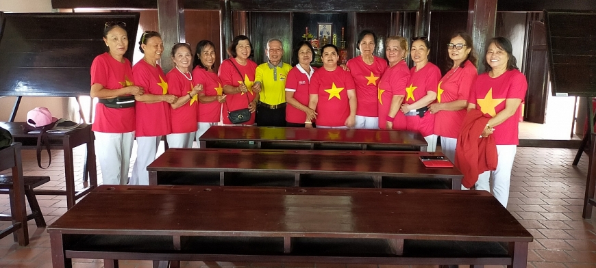 Hội NCT quận Gò Vấp tổ chức đoàn về nguồn, thăm trường Dục Thanh